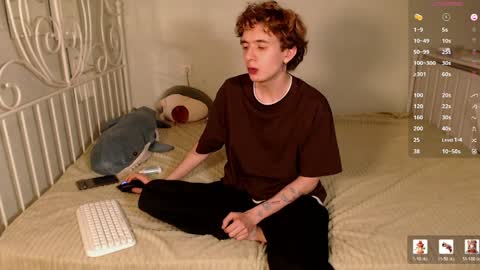 Alan online show from April 3, 6:28 pm