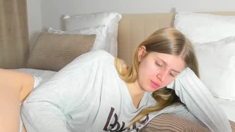 Kira online show from April 5, 9:34 pm