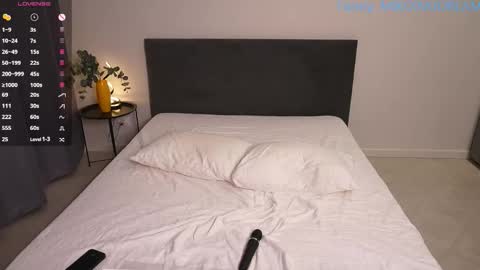 Kisa  20SALE online show from November 18, 5:12 am