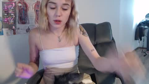 Snapshot of kisi_missi chatting on February 9, 7:38 am Kisi online show from February 9, 7:38 am