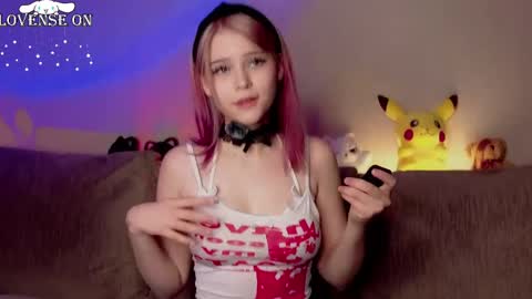 Snapshot of kiss_me_kim chatting on May 20, 2:51 am Kimberly online show from May 20, 2:51 am