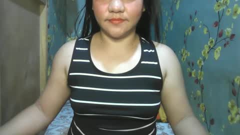 Snapshot of kiss_me_loves chatting on December 21, 11:56 pm kiss_me_loves online show from December 21, 11:56 pm