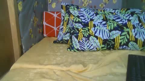 Snapshot of kiss_me_loves chatting on January 13, 9:08 am kiss_me_loves online show from January 13, 9:08 am