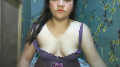 Snapshot of kiss_me_loves chatting on February 22, 11:57 pm kiss_me_loves online show from February 22, 11:57 pm