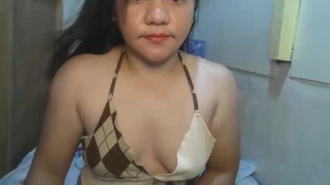 Snapshot of kiss_me_loves chatting on May 8, 11:32 pm kiss_me_loves online show from May 8, 11:32 pm