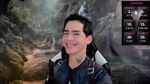 Snapshot of kiss_whitee chatting on February 24, 2:04 pm kiss_whitee online show from February 24, 2:04 pm