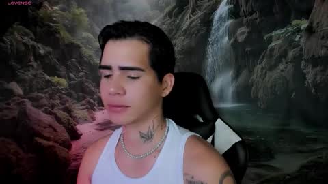 Snapshot of kiss_whitee chatting on February 28, 6:58 am kiss_whitee online show from February 28, 6:58 am