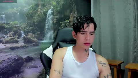 Snapshot of kiss_whitee chatting on March 4, 8:31 am kiss_whitee online show from March 4, 8:31 am