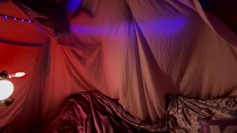 Snapshot of kissahsins chatting on December 24, 1:38 am Kissah Kreampuff online show from December 24, 1:38 am