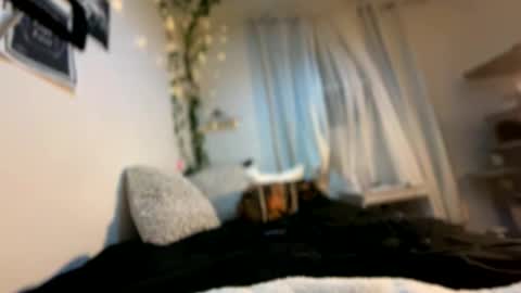 Snapshot of kissahsins chatting on January 22, 8:29 am Kissah Kreampuff online show from January 22, 8:29 am