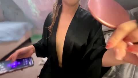 Snapshot of kissahsins chatting on February 25, 9:24 pm Kissah Kreampuff online show from February 25, 9:24 pm