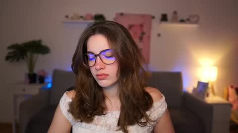 Sisi online show from February 24, 2:15 pm