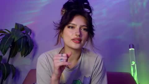 Snapshot of kissmerosy chatting on November 13, 11:25 pm Rose online show from November 13, 11:25 pm