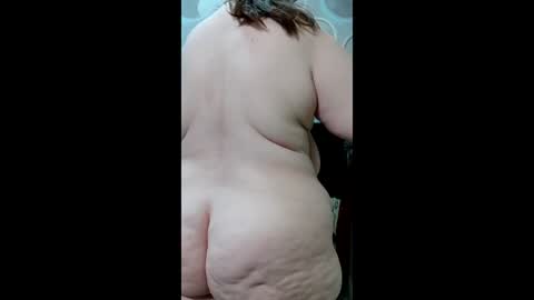 Snapshot of kissmycurvesxo chatting on May 29, 8:01 am Goddess online show from May 29, 8:01 am