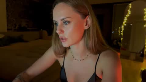 Emma online show from October 8, 7:44 pm