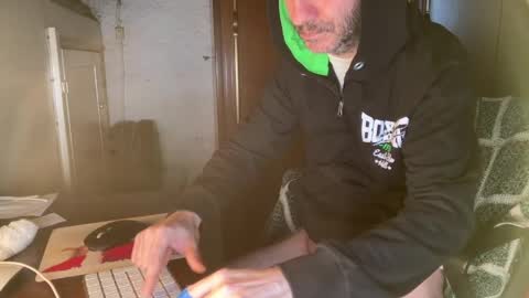 kissofbanned1983 online show from April 14, 7:03 am