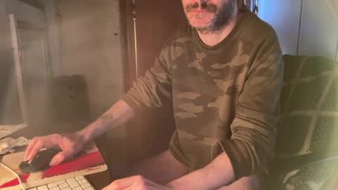 Snapshot of kissofbanned1983 chatting on April 23, 3:47 pm kissofbanned1983 online show from April 23, 3:47 pm