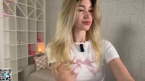 Snapshot of kissyourtessa chatting on June 30, 2:23 am Tessa online show from June 30, 2:23 am