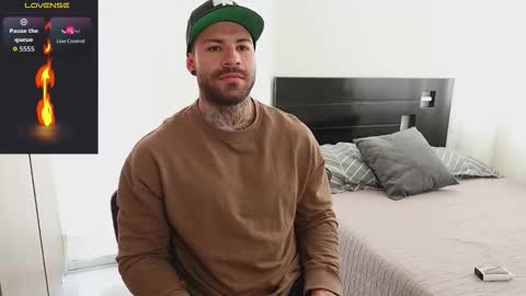 Snapshot of kite__ chatting on February 9, 2:43 pm kite__ online show from February 9, 2:43 pm