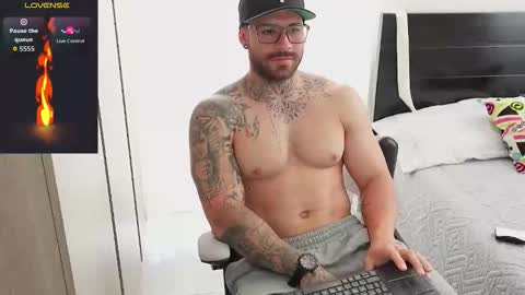 Snapshot of kite__ chatting on February 12, 2:56 pm kite__ online show from February 12, 2:56 pm