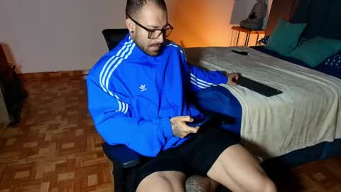 Snapshot of kite__ chatting on April 20, 12:19 pm kite__ online show from April 20, 12:19 pm