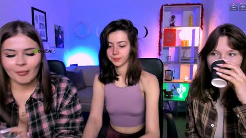 kitniss online show from March 31, 7:14 pm