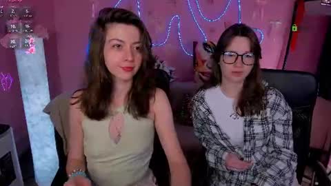 Snapshot of kitniss_dreamy chatting on June 16, 7:16 pm kitniss online show from June 16, 7:16 pm
