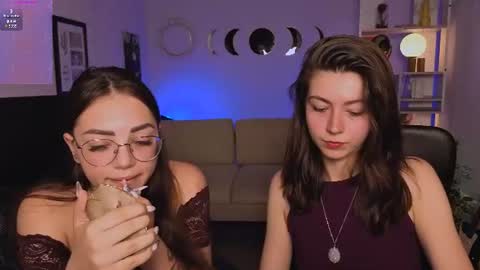 Snapshot of kitniss_dreamy chatting on June 28, 7:20 pm kitniss online show from June 28, 7:20 pm