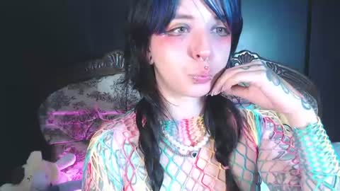 Snapshot of kitsunearineko chatting on July 4, 12:17 am Ari Keimiwrights online show from July 4, 12:17 am