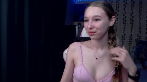 Snapshot of kitsuneyx chatting on April 8, 1:05 am kitsuneyX online show from April 8, 1:05 am