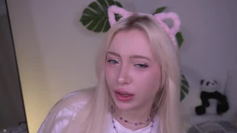 Yuki online show from April 21, 2:34 pm