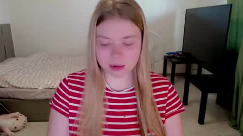Snapshot of kitten_jenny01 chatting on July 3, 2:23 pm Jennyblonde and Emmabrunette online show from July 3, 2:23 pm
