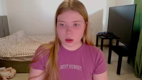 Snapshot of kitten_jenny01 chatting on July 12, 3:25 pm Jennyblonde and Emmabrunette online show from July 12, 3:25 pm