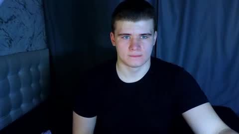 Snapshot of kittenmur chatting on December 7, 1:29 pm Vlad online show from December 7, 1:29 pm