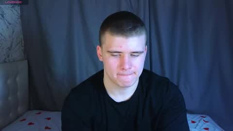 Snapshot of kittenmur chatting on December 18, 1:23 pm Vlad online show from December 18, 1:23 pm