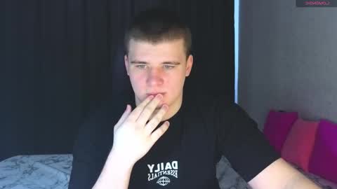 Snapshot of kittenmur chatting on March 6, 6:52 am Vlad online show from March 6, 6:52 am