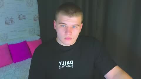 Snapshot of kittenmur chatting on September 28, 9:09 pm Vlad online show from September 28, 9:09 pm