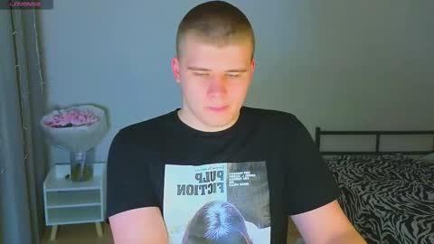 Snapshot of kittenmur chatting on October 31, 8:32 pm Vlad online show from October 31, 8:32 pm