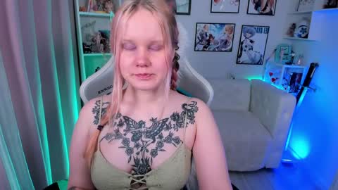 Snapshot of kittenxoann chatting on April 11, 5:50 pm kittenxoann online show from April 11, 5:50 pm