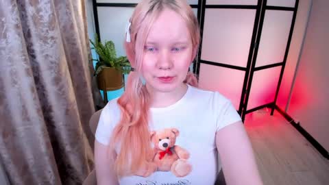 Snapshot of kittenxoann chatting on April 18, 5:39 pm kittenxoann online show from April 18, 5:39 pm