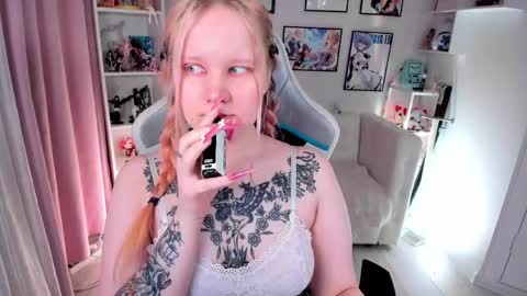 Snapshot of kittenxoann chatting on April 22, 5:36 pm kittenxoann online show from April 22, 5:36 pm
