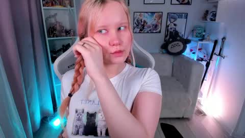 Snapshot of kittenxoann chatting on April 25, 5:43 pm kittenxoann online show from April 25, 5:43 pm