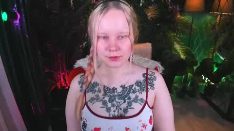 Snapshot of kittenxoann chatting on April 28, 5:40 pm kittenxoann online show from April 28, 5:40 pm