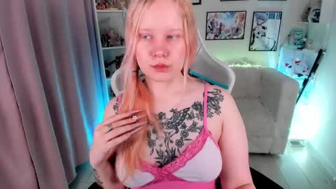 Snapshot of kittenxoann chatting on April 29, 5:52 pm kittenxoann online show from April 29, 5:52 pm