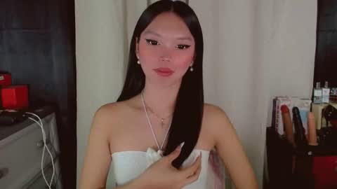 Snapshot of kitteylovesyou chatting on April 22, 10:11 pm KITTY online show from April 22, 10:11 pm