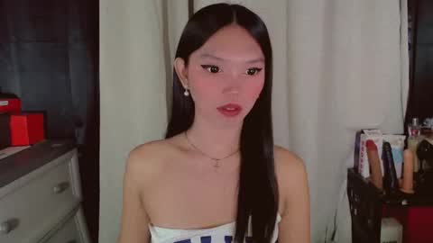 Snapshot of kitteylovesyou chatting on May 3, 8:37 pm KITTY online show from May 3, 8:37 pm