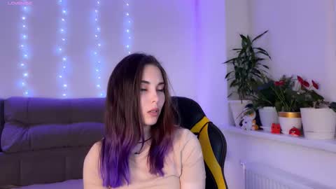 Snapshot of kittie_bear chatting on October 10, 2:10 am Veronica online show from October 10, 2:10 am