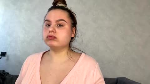 Ellaiza online show from May 3, 12:22 pm