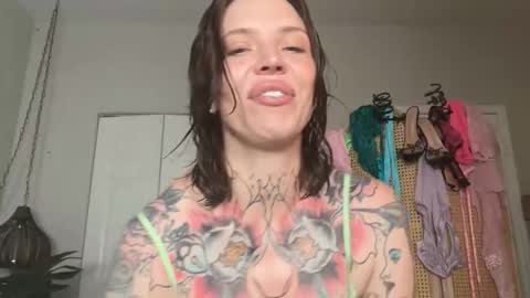 kittjones33 online show from May 4, 6:04 pm