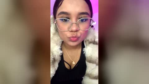 kitty914_ online show from May 5, 12:35 pm